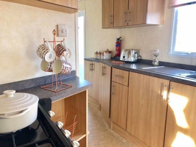 Caravan 50. Nairn Lochloy Holiday Park Екстериор снимка